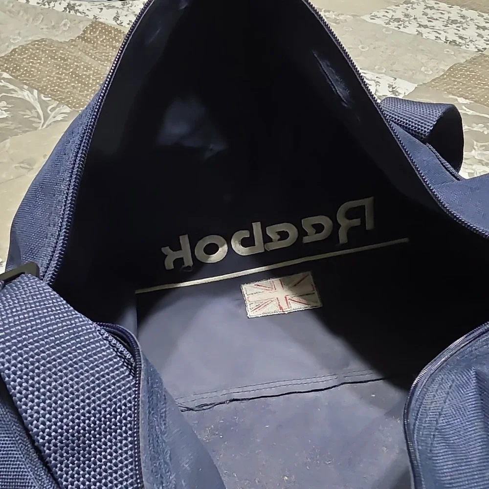 Reebok Gym Bag Navy Blue Polyester Zip Closure Adjustable Carrying Strap